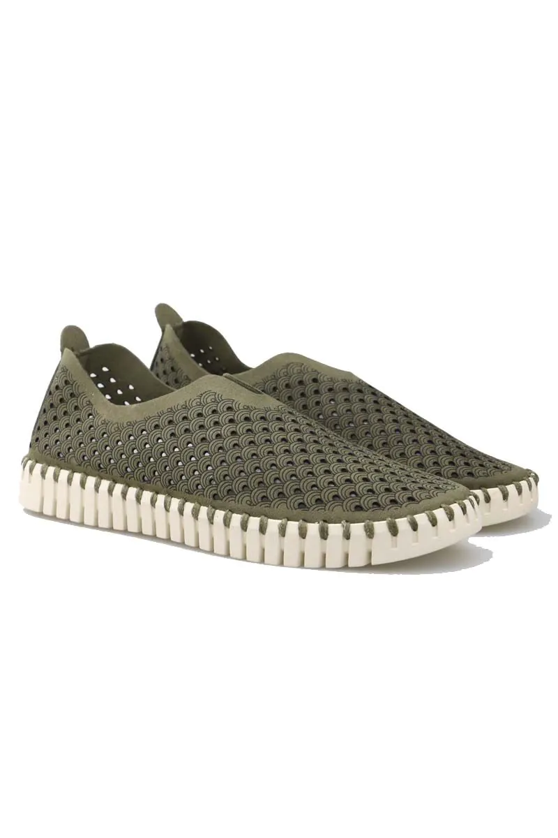 Reads Online ILSE J TULIP FLAT
