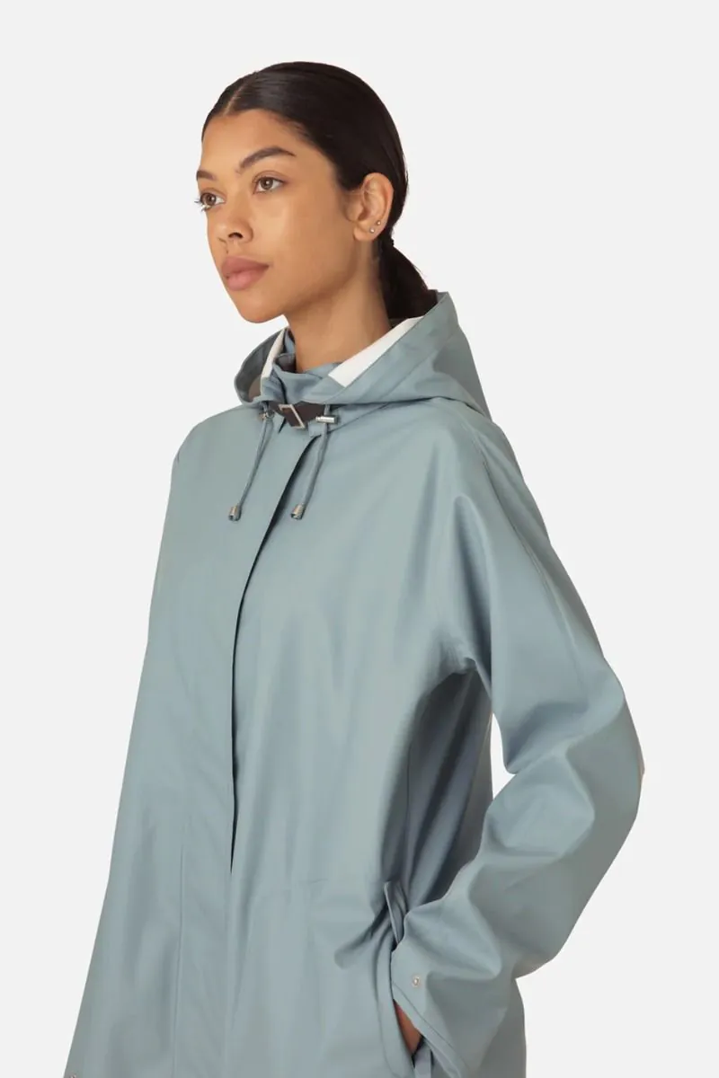 Reads Online ILSE J RAIN71 23 RAINCOAT