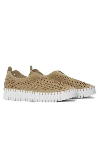 Tulip Platform Shoe By Ilse Jacobsen In Latte