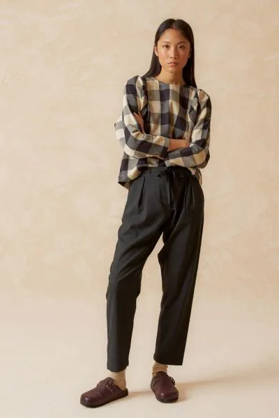 Go for easy pants that go with all pieces in your closet. The Medium waist with darts and adjustable with drawstring, has French cut pockets on the front and inset patch pockets with flap on the back.  It is Wide rise with a baggy cut and tailored style. 