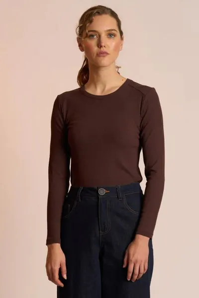 Neris Ribbed Arc Top Tee In Brown