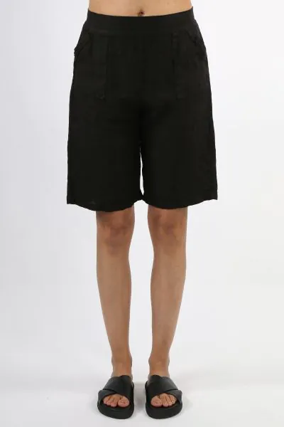 An easy linen short a summer must have and this one by Blueberry fits the bill perfectly. In a 100% Linen, the flat front short has an elasticated back and double pockets. Style it with easy tanks or tops. 9752.
