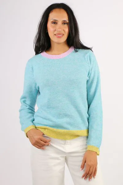 The perfect day time jumper to keep you warm and stylish, this Caju Jumper does the needful. In a mohair blend, the round neck jumper with a contrast trim, full sleeves and a cropped length is a perfect one for the season. Style with high waisted pants or