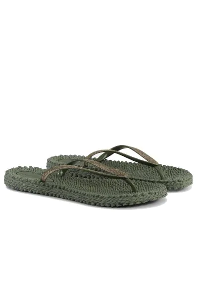 Perfect thongs by ILSE JACOBSEN. Our Cheerful flip flops are made with air rubber, with induced air to make it lightweight and flexible. They are comfortable to wear, and the braided structured sole creates a gentle massage effect. Our flip flops come in 