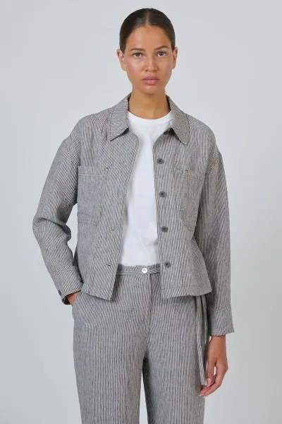 Your new throw on and go layer. This GA732 cropped linen jacket is crafted in a classic pinstripe and features a relaxed shirt collar, tonal button fastening down the front, and two generously sized patch pockets. A structured back yoke and button cuff lo