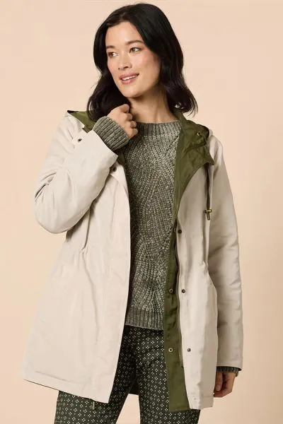 Convenience and versatility at your fingertips. Get ready to conquer any weather with the Highland Hooded Reversible Jacket Pockets for your essentials, push buttons and zippers to keep you secure, and a drawstring waist for a perfect fit. Plus, a reversi
