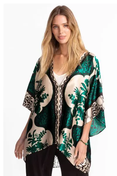 Ornately embellished in hues of cream and green, the Ronan Kimono is crafted from a unique silk blend with a hint of stretch. Designed with draped kimono sleeves and a simple loop closure, this kimono is finished with a contrasting trim at the opening. La