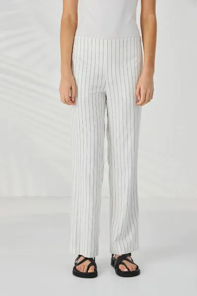 The Director Pant is a straight leg style crafted from a beautiful pin stripe linen blend with a comfortable half elasticated waistband. Subtle contrast stitching at the side seam pockets and the soft suiting texture add refined character. Pair with the D