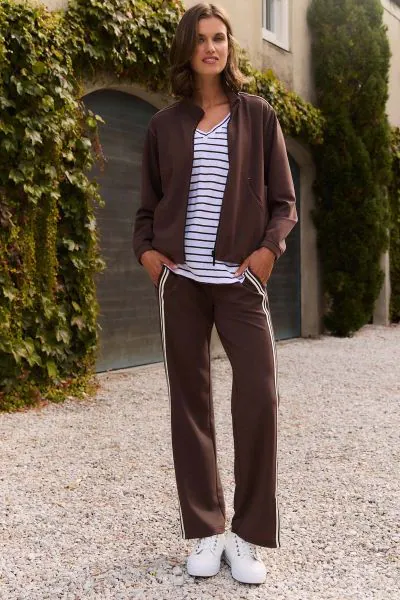 Elevate your athleisure game with the Holt Pant. Designed for comfort and style, this wide leg silhouette offers a modern, relaxed look, while the elasticated waist ensures an effortless fit. A contrast stripe tape down the leg adds a unique sporty touch.