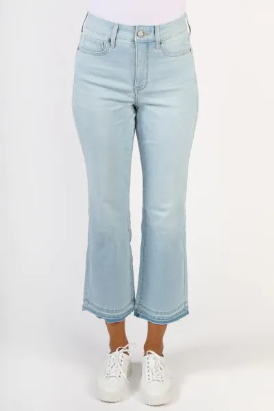 This classic fit can do no wrong. NYDJs easy, figure-elongating Marilyn Straight Ankle Jeans in Cool Embrace Denim with High Rise and Released Hems have a versatile straight-leg silhouette that hits perfectly at the ankle and a higher rise than our origin