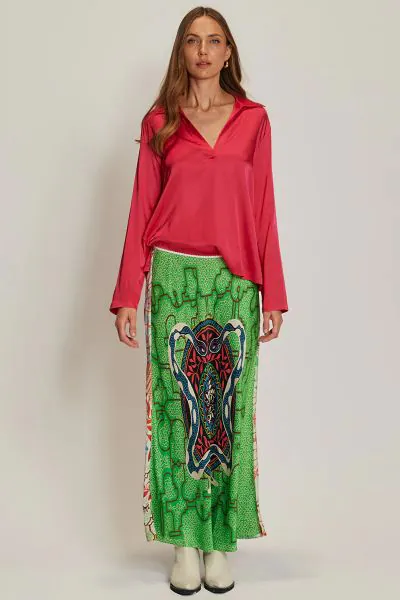 A vibrant take on the classic slip skirt, the Blakely is cut in a flowing maxi length with an elastic waistband for effortless comfort. Designed in a bold snake inspired Shipibo print, it makes a statement on its own or paired with the matching cami.
