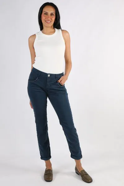 Enjoy ultimate comfort with these super soft, mid rise pants in a regular tapered fit. Made from a lyocell and cotton blend with a hint of stretch, they feature subtle tone on tone embroidery on the front and back pockets. Tuck in a light knit or shirt to