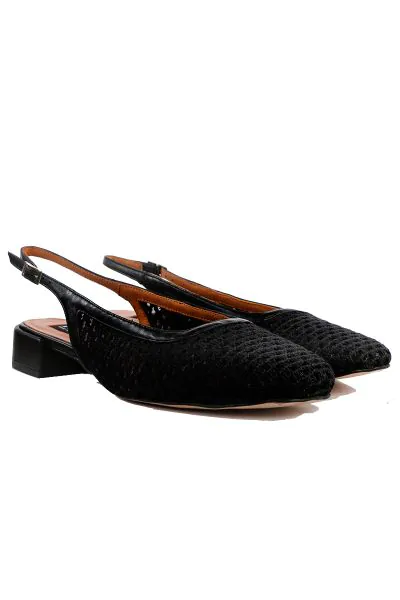 These stylish woven raffia slingback shoes bring a fresh, airy feel to any outfit with their unique woven design. Featuring a comfortable block heel and an adjustable buckle strap, they offer both comfort and fashion. Perfect for casual outings or dressie