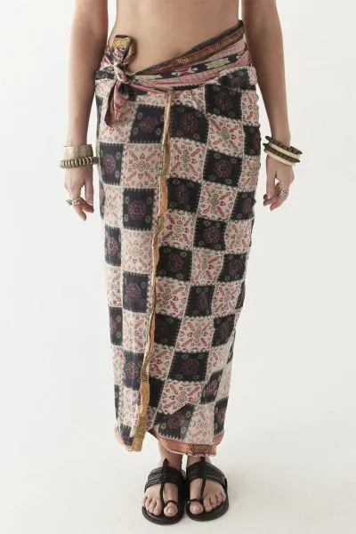 A bold contrast of deep black and soft ivory, this pareo takes inspiration from traditional block prints, creating a checkered pattern infused with delicate florals and geometric motifs. The lightweight cotton fabric drapes effortlessly, making it a versa