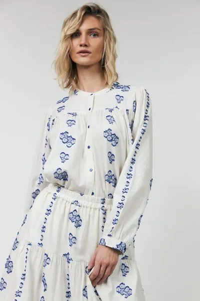 Nicky Shirt by Lollys Laundry. Nicky is a soft and feminine shirt with a relaxed silhouette and delicate handcrafted details. The lightweight quality is decorated with small embroidered motifs that create texture. The shirt reflects true craftsmanship and