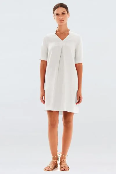 The perfect all round summer dress, a loose A line with V neck. This dress is made in pure linen fabric. It is timeless allowing it to be a real staple in your wardrobe! Pair with your favorite sandals, trainers, or heels depending on the season or occasi