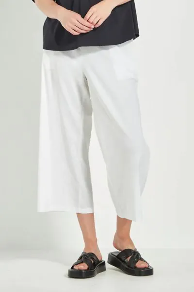 Acrobat Okawa Pant By Verge In White