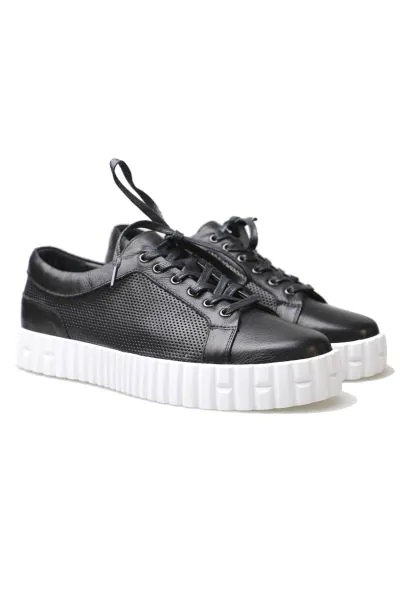 Osaac Sneaker By Django & Juliette In Black