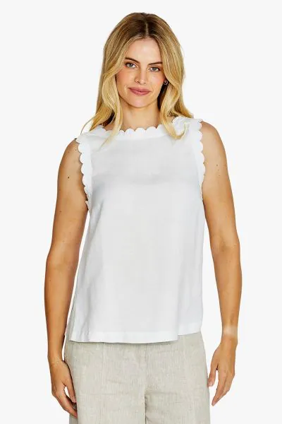 Adding a touch of feminine charm, our Lucy Linen Scallop Top is a summer must have! The delicate scallop edge trim makes it a standout piece in your wardrobe. Featuring side splits for extra ease of movement.P615354.
