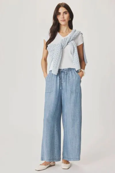 The best selling Angie Pant gets a springtime makeover with this palazzo silhouette. Made from lightweight Lyocell, this effortless style is topped with a stretchy waist with seamed patch pockets. The wide leg is ultra elevated and comfy enough to take yo