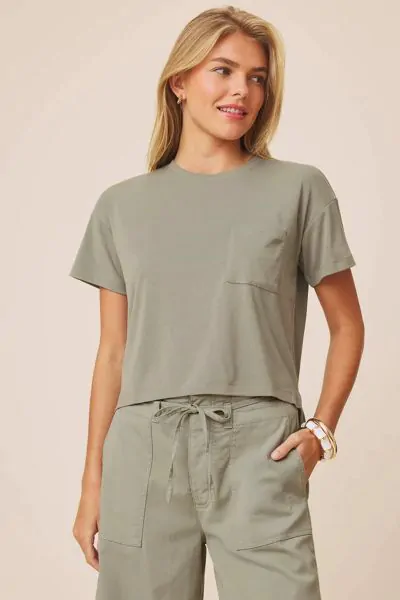 An easy, laid back top with a soft sandwashed finish that gives it a smooth, lived in feel. Relaxed with a clean, cropped shape, it is an effortless go to when you want something that feels as easy as it looks. RM6K230.
