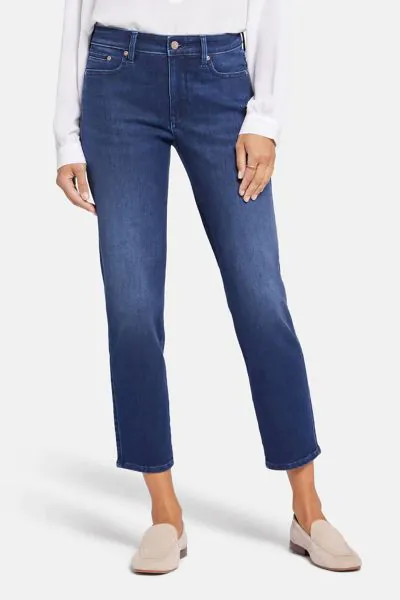 This slimming pair sits right at the natural waist and has an ankle length tapered fit. Our Lift Tuck Technology uses a proprietary slimming panel with a patented criss cross design to shape and support your curves for an always sleek silhouette. Finished