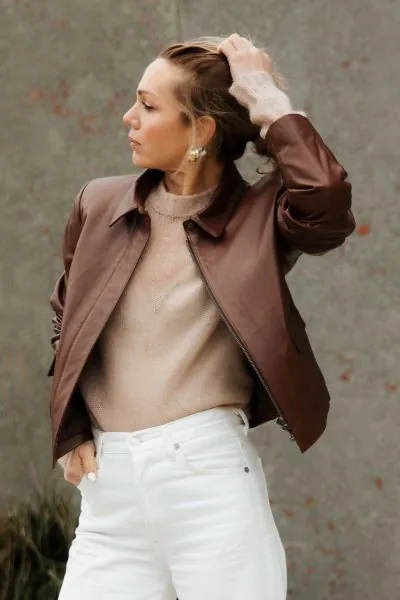 A clean cut leather jacket with a softly structured shape that feels polished without being overdone. The rich hazelnut tone adds warmth, while the minimal design keeps it timeless and easy to wear. Fitted through the shoulders with a relaxed finish throu