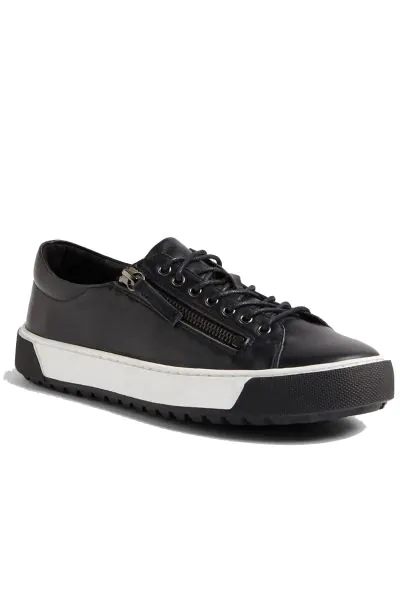 Update your casual looks with these leather sneakers by Django & Juliette. Resting on a treaded sneaker sole, TOPPINE is perfect for everyday wear.