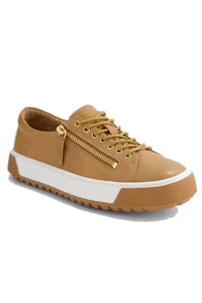 Update your casual looks with these leather sneakers by Django & Juliette. Resting on a treaded sneaker sole, TOPPINE is perfect for everyday wear.