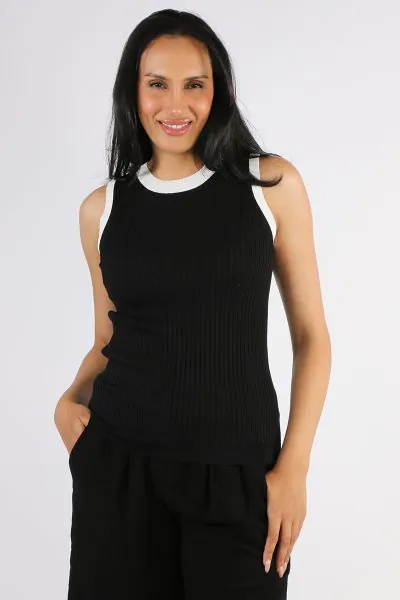 This go to Cassia top by Two by Tow is a perfect one for the season. The ribbed knitted sleeveless top has a round neck and hugs you in all the right places. Style with easy wide leg or tailored pants for an easy look. KN1003.
