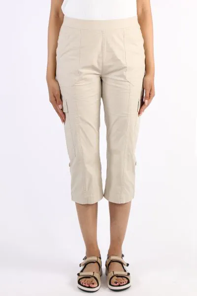 Made from stretch fabric for the perfect fit. Elastic waistband. Two front cutaway patch pockets with Vassalli embroidery on left hand side pocket and metal V logo rivets. Two side cargo pockets with flaps. Two back patch pockets Panel seams. Side button 