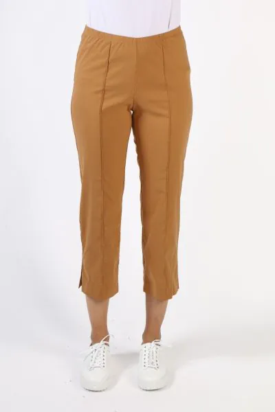 With a flattering vertical seam detail and a concealed elasticised waistband the Acrobat 7/8 Pants by Verge are made to stretch for the perfect fit and are available in a variety of colours throughout the season at Readsonline. These super comfortable pul