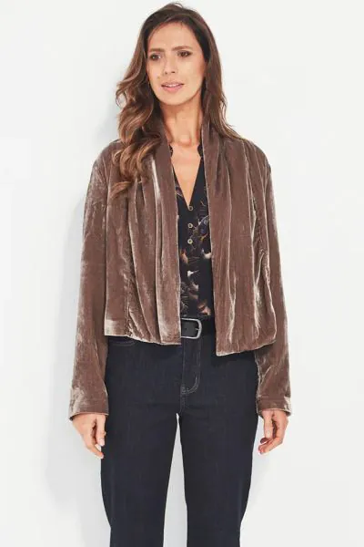 The Enchant Jacket is crafted with luxurious softness and beautiful drape, creating an effortlessly refined silhouette. The fluid waterfall collar enhances its elegant movement, adding shape without structure for a softly sculpted look. Fully lined for co