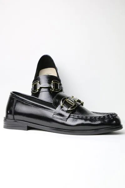Upgrade to a classic style without giving up modern comfort with these leather loafers from Wave. the design will support your feet through long days and busy nights. style 56886.