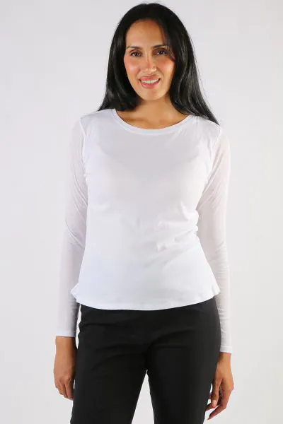 Crafted from the unique supima Cotton jersey, Ice Layer Tee offers extra soft and comfort to any essential wardrobe. Round neckline and long sleeves, in a fitted profile perfecvt for playering this tee ensures the sleek and timeless design. Effortlessly p
