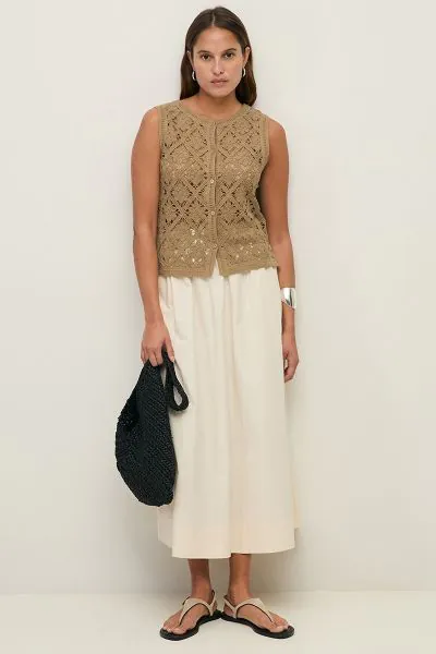 The Yerse Poplin Skirt is an effortless summer staple with a clean, timeless silhouette. Crafted from crisp, lightweight poplin, it features a softly gathered elasticated waistband that sits comfortably on the waist and falls into a relaxed midi length. T