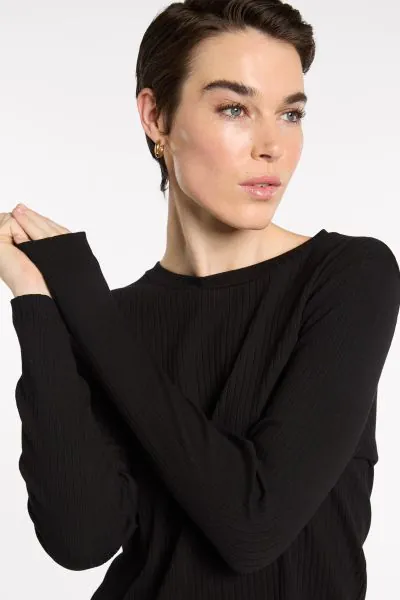 With plenty of built in stretch in a ribbed knit, this Essential Top is a must have for all your winter layering needs. It is regular fit is perfect for sitting back under knitwear and outerwear and is sure to be on your weekly rotation. Offered in three 
