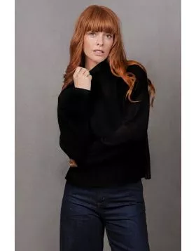 Stay effortlessly chic all season long with the Links Pullover an undeniable standout of the collection. Designed for the modern woman who values elegance and comfort, this pullover is crafted with a timeless links knit pattern that brings understated tex