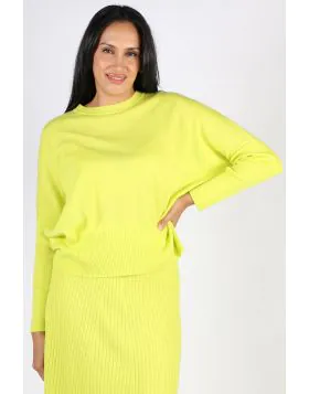 A stylish option by Bridge and Lord, this Wedged Jumper is all sort of style along with comfort. In the signature Merino and Cashmere Blend, the round neck and dolman cut full length sleeves make for a perfect cozy jumper. Style it with easy pants or flar