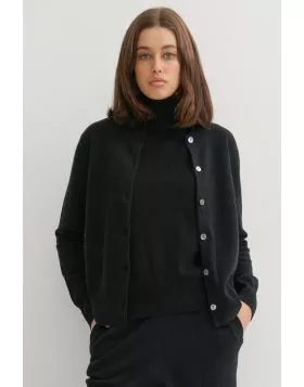 Crafted from pure, raw cashmere fibers, sustainably sourced , this essential cardigan epitomises eco luxury at its finest. This cardigan is the ultimate wardrobe essential, offering unparalleled comfort and timeless style. Its classic crew neck and delica