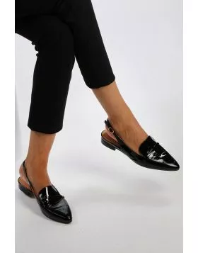 These effortless leather slingbacks from Diana Ferrari bring style to every important occasion of the season. A sleek silhouette and chic detailing makes DAINER the elegant choice when you simply need to stand out.
