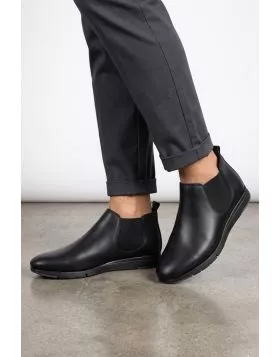 this fusion urban boot offers a sleek, minimalist aesthetic combined with all day comfort for the modern professional. These black leather Chelsea style low rise boots feature a flexible sole and elastic side panels that ensure a perfect fit for any urban
