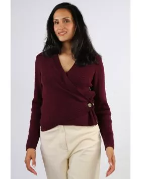 A perfect cardigan that gives you many styling options, this Wrap Cardi by Foil is a perfect one. In an easy cotton blend, the long sleeve cardi with a V neck can be styled front open or wrapped around with a button closure on the side. The Classic Ribbed