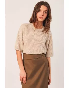 This sustainable wool braided knit sweater has a soft touch thanks to the silk. It has a nice drape and is very comfortable for everyday wear. RD491.
