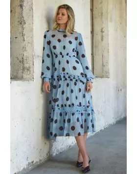 Ethereal viscose yoryu sets the tone for the Madame Rouche dress, crafted in the soft, windswept Blue Them Away print. A gathered collar trimmed with velvet adds a note of richness, flowing into a gathered waist and a shirred back panel that shapes with g