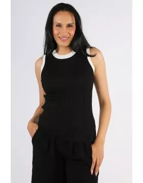 This go to Cassia top by Two by Tow is a perfect one for the season. The ribbed knitted sleeveless top has a round neck and hugs you in all the right places. Style with easy wide leg or tailored pants for an easy look. KN1003.
