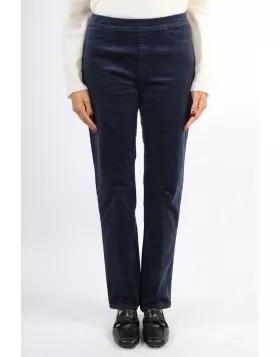 A little color never hurt anyone. Who said winter has got to be boring. This Vassalli Pinwheel baby Corduroy pants that are perfect for the season. In a straight leg and stitch details, the pull on pants come in a variety of colors that allow you to mix a