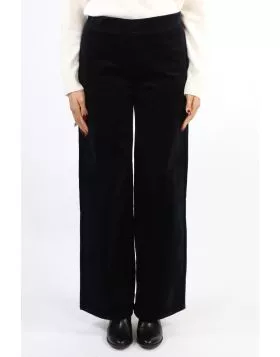 Vassalli Loft Cord pull on are one of our best selling styles, now available in this gorgeous wide leg silhouette Crafted from a comfortable stretch cotton corduroy, this is the style you will be wearing on repeat through the Autumn Winter season
