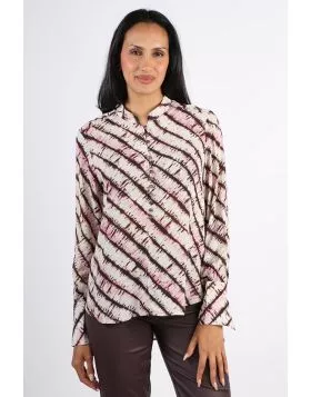The Verge Seychelles Blouse blends effortless elegance with a modern silhouette, making it a versatile standout for any curated wardrobe. Crafted from premium, lightweight fabric, in a bias cut it features a refined drape and meticulous tailoring that ens