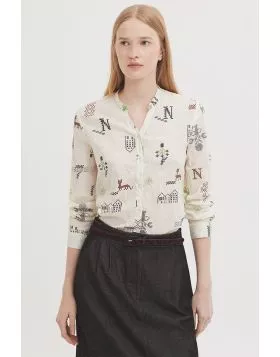 Basic shirt with Cross Stitch print in sustainable crinkle cotton fabric. Mao collar with opening. Mother of pearl button front. Long sleeves with vent, cuff and button. Complete with matching fabric bag. WWV092.
